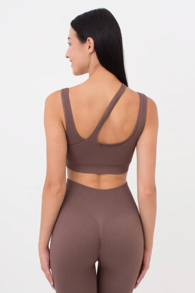 Бесшовный топ с асимметричными бретелями TOP RIB CO GIULIA x Lichi by Lichi (chocolate), коричневый