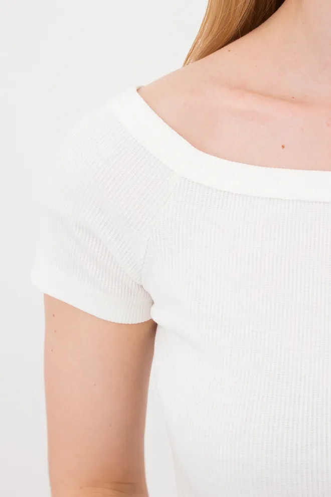 Женская футболка с вырезом в рубчик RIB 4812/010 Giulia milk (белый)
