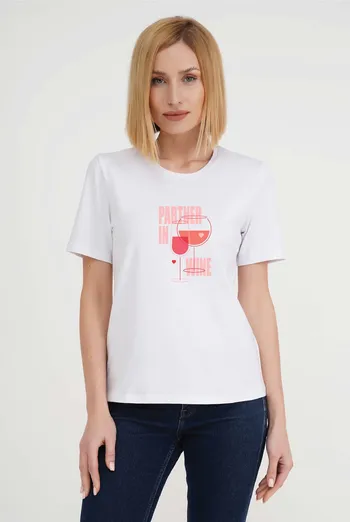 Футболка женская с надписью "Partner in wine" T-SHIRT WOMEN UNIQUE PRINT 4802/010 (white W00013), белый Футболка женская с надписью "Partner in wine" T-SHIRT WOMEN UNIQUE PRINT 4802/010 (white W00013), белый