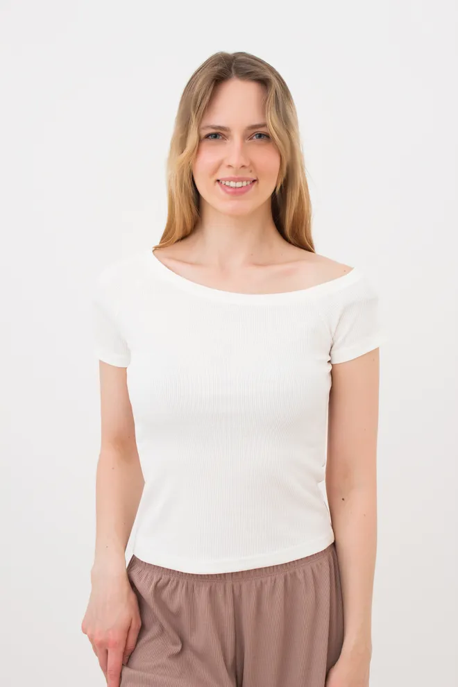 Женская футболка с ассиметричным вырезом в рубчик RIB 4811/010 Giulia milk (белый)