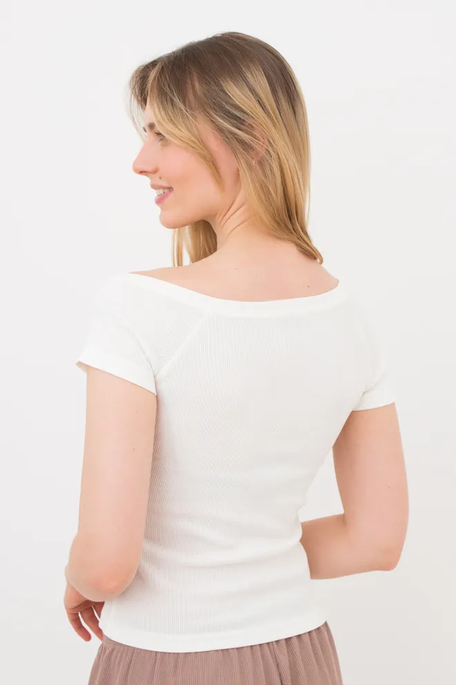 Женская футболка с ассиметричным вырезом в рубчик RIB 4811/010 Giulia milk (белый)