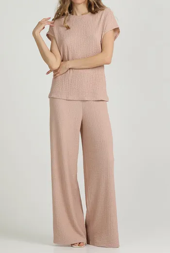 Комплект из жатой ткани (футболка и штаны) WHISPERED FOLDS 5123/260 Giulia (light beige), бежевый Комплект из жатой ткани (футболка и штаны) WHISPERED FOLDS 5123/260 Giulia (light beige), бежевый