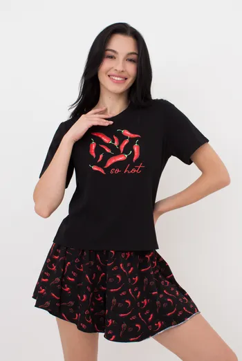 Женский комплект футболка и шорты BUNTARKA PRINT 6125/010 Giulia (black/black/peppers), черный Женский комплект футболка и шорты BUNTARKA PRINT 6125/010 Giulia (black/black/peppers), черный