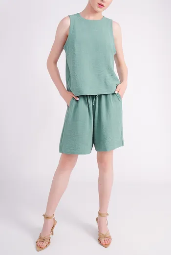 Женский комплект из жатого льна FLAWLESS 6701/260 Giulia (mossy sage), зеленый Женский комплект из жатого льна FLAWLESS 6701/260 Giulia (mossy sage), зеленый