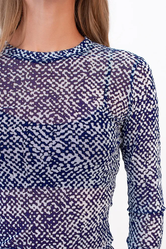 Лонгслив из сетки в пиксельный принт PIXEL MESH 7001/070 Giulia (moonlight blue), голубой