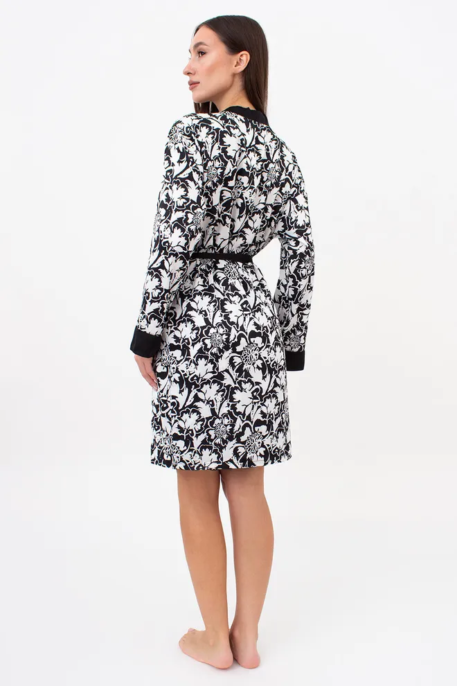 Шелковый халат с цветочным принтом SILK BLOOM 7332/050 Giulia (black peony), черный