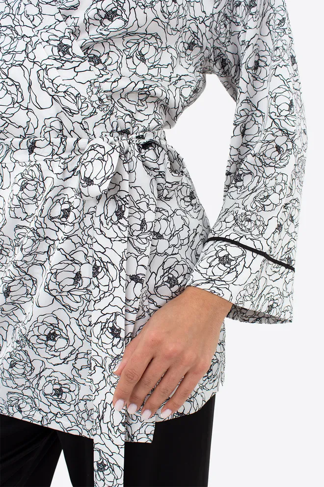 Женская шелковая пижама с жакетом и штанами в пионы BLOSSOM VEIL 5604/050 Giulia (peony sketch white/black), белый/черный