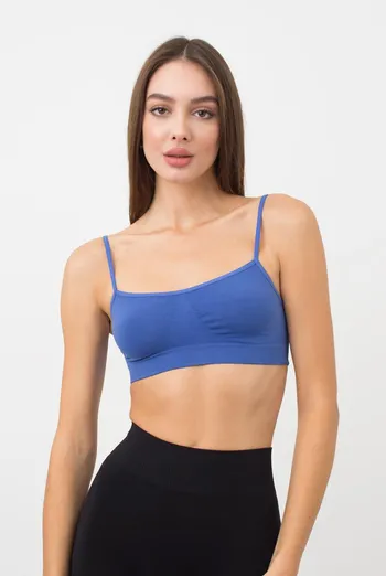 Бесшовный топ на тонких бретелях Cami top Giulia (skydiver) Бесшовный топ на тонких бретелях Cami top Giulia (skydiver)