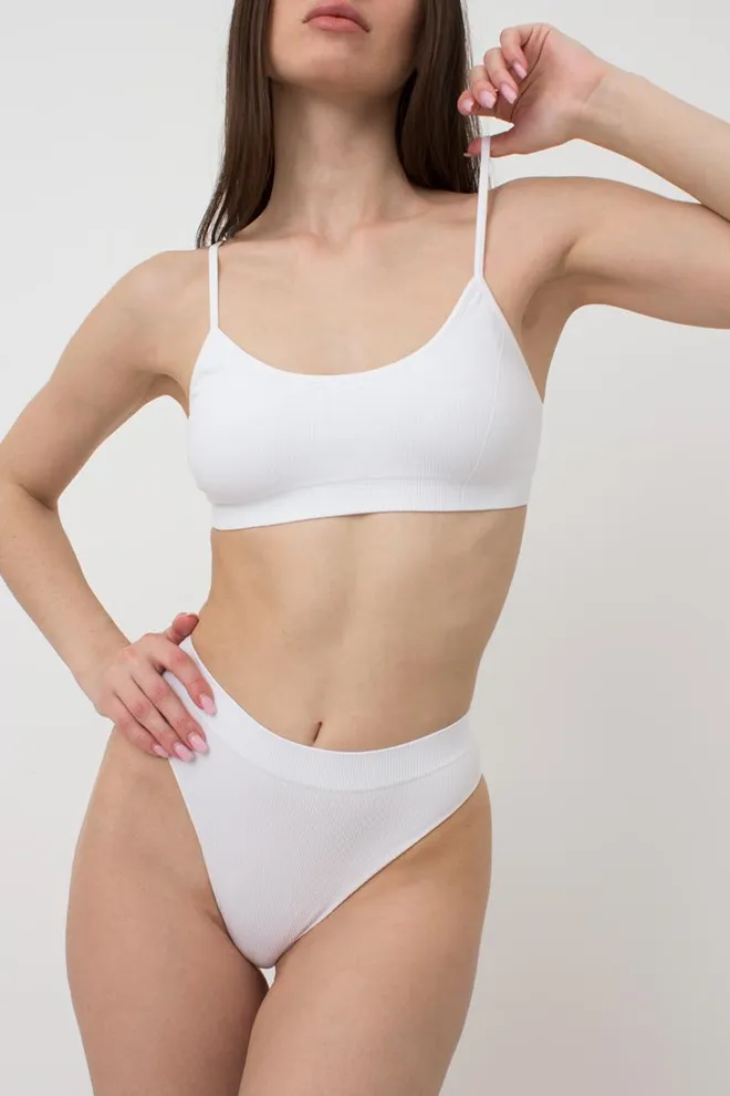 Бесшовный топ в рубчик на тонких бретелях CAMI TOP RIB Giulia (white), белый