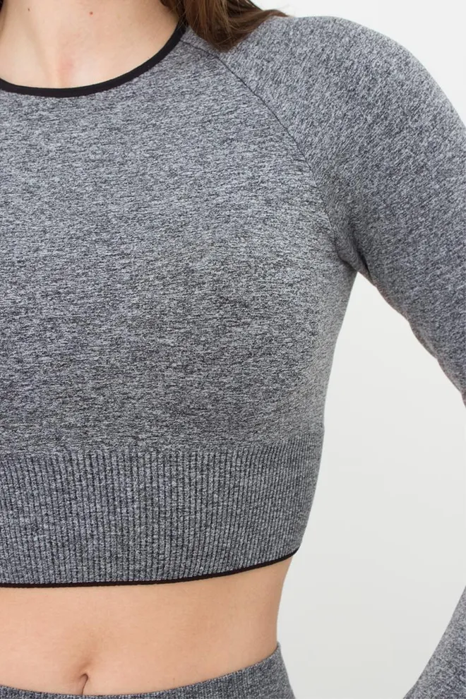 Спортивный топ укороченный с разрезом на рукаве Crop Top Sport Melange Giulia (nero), черный