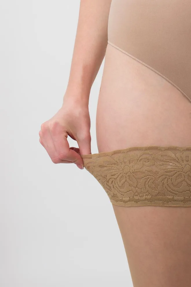 Чулки на силиконовой резинке Emotion 20 den Giulia (daino)