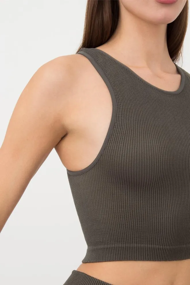 Бесшовный топ в рубчик на широких бретелях Halter top rib Giulia (khaki), зеленый