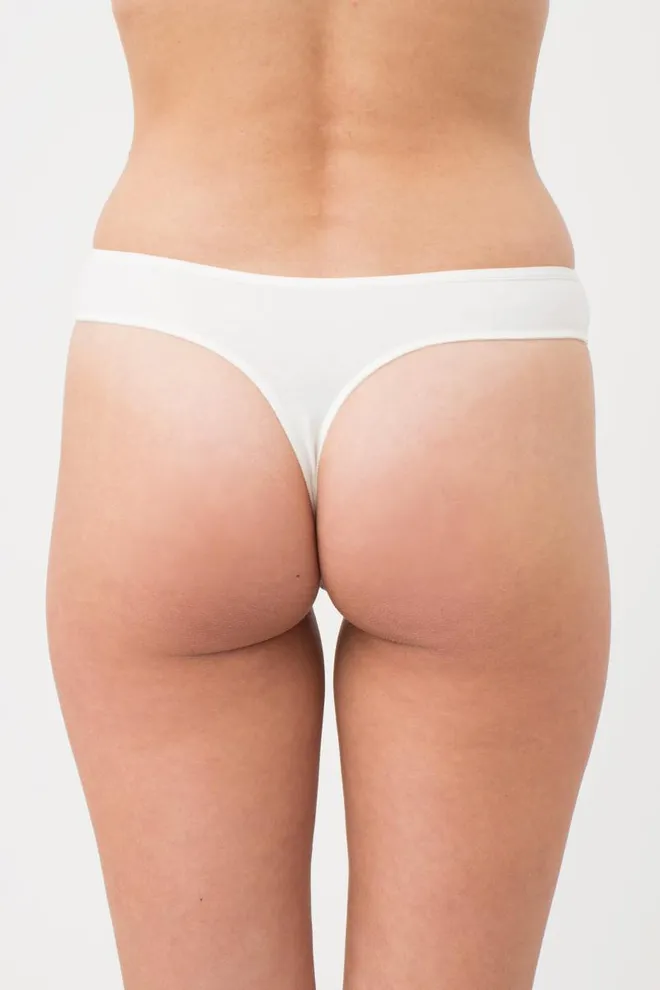 Женские трусы стринг Leila 2102/60 Giulia (whisper white)