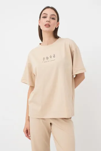Женская футболка оверсайз с принтом Spring flowers 4806/010 Giulia (beige) Женская футболка оверсайз с принтом Spring flowers 4806/010 Giulia (beige)