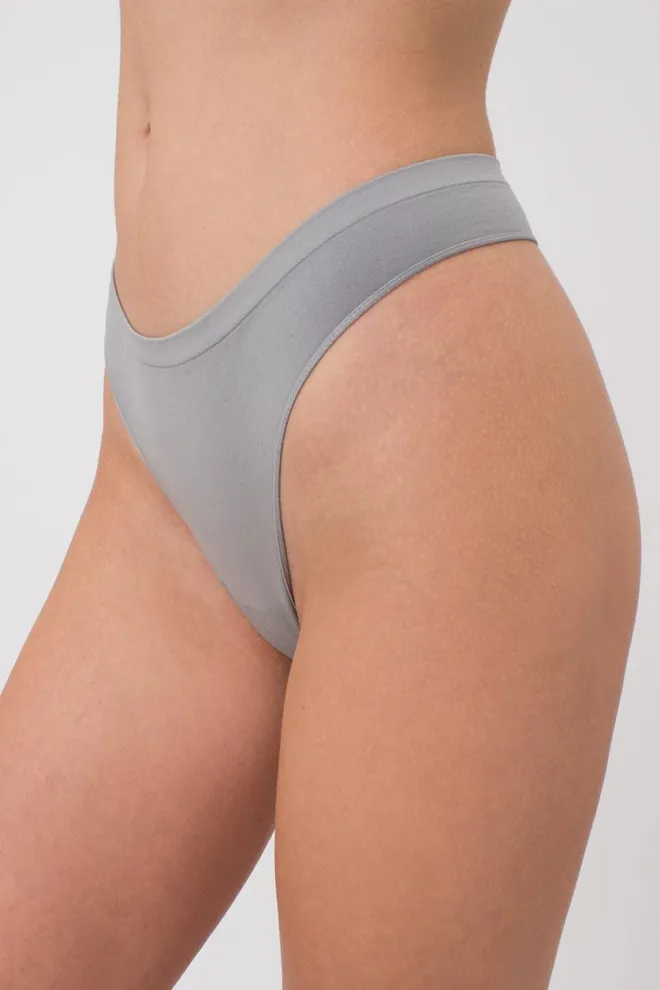 Женские бесшовные трусы стринги String briefs color Giulia (ultimate grey)