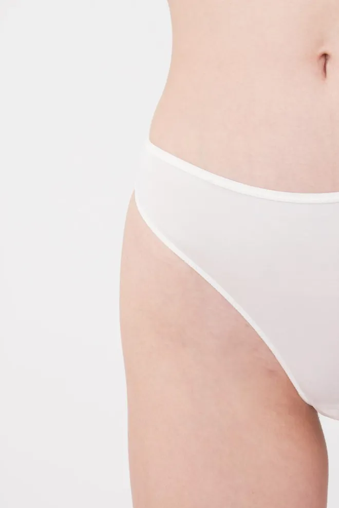 Женские трусы стринги Sentiment 2102/40 Giulia (whisper white)