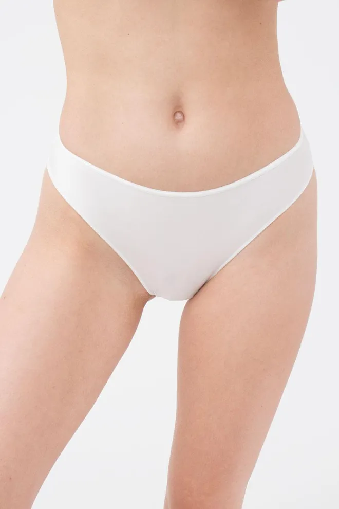 Женские трусы бразилиана Sentiment 2202/40 Giulia (whisper white)