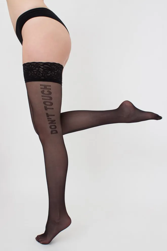 Чулки с надписью на силиконовой резинке Vogue 20 model 2 Giulia (nero)