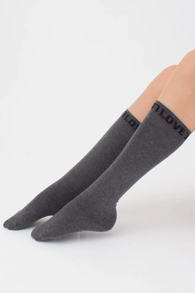 Гольфы ботфорты хлопковые с надписью WG1 text 002 Giulia (dark grey melange)