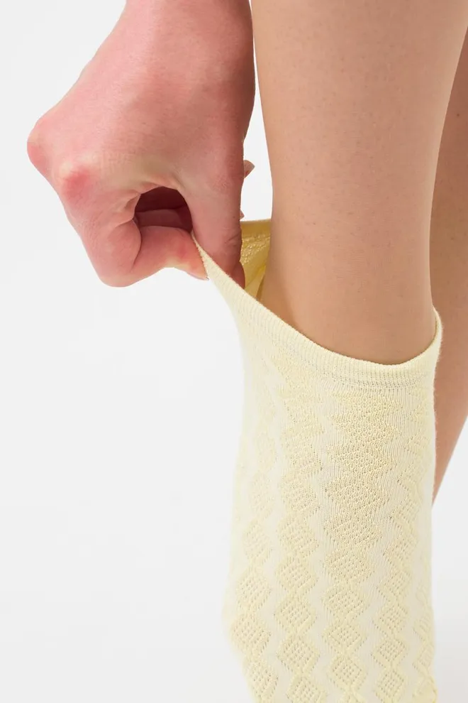 Женские короткие носки с узором Ws1 Soft Background 003 Giulia (light yellow)