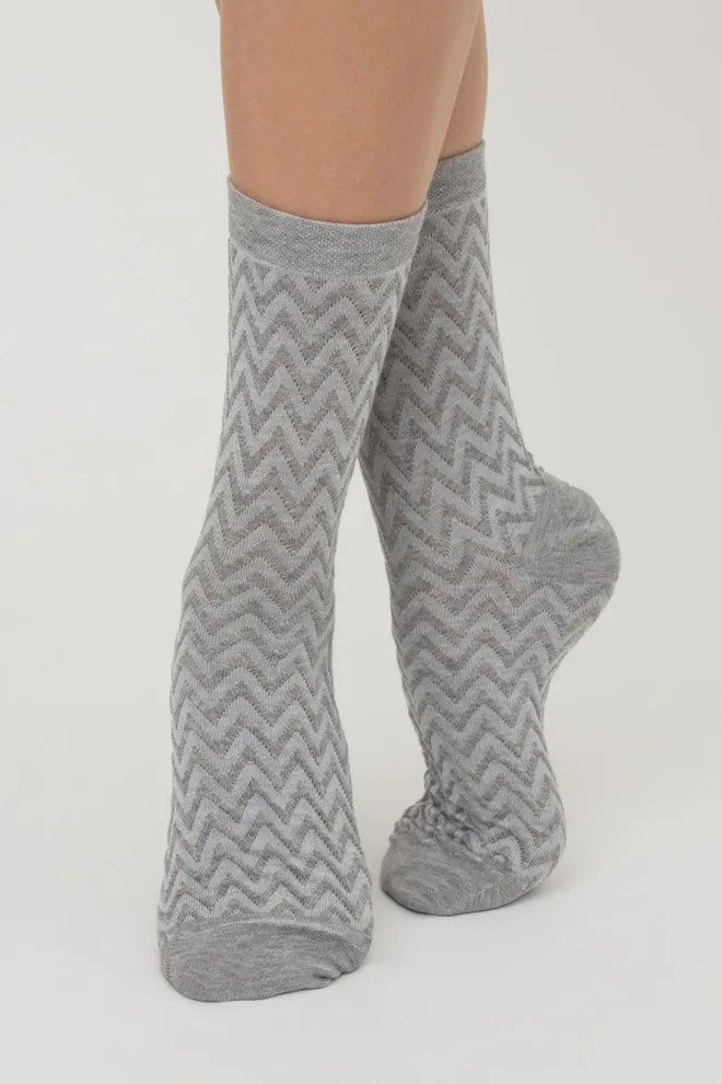 Носки женские классические с фактурным узором Ws3 Background 002 Giulia (light grey melange)