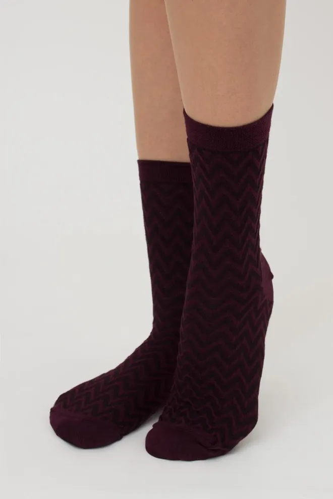 Носки женские классические с фактурным узором Ws3 Background 002 Giulia (vintage grape)