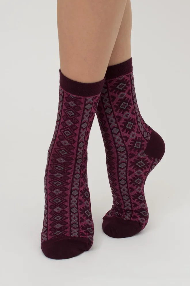 Носки женские классические с узором Ws3 Background 005 Giulia (vintage grape/fuchia)
