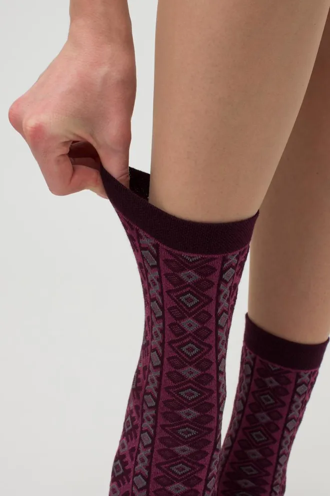 Носки женские классические с узором Ws3 Background 005 Giulia (vintage grape/fuchia)