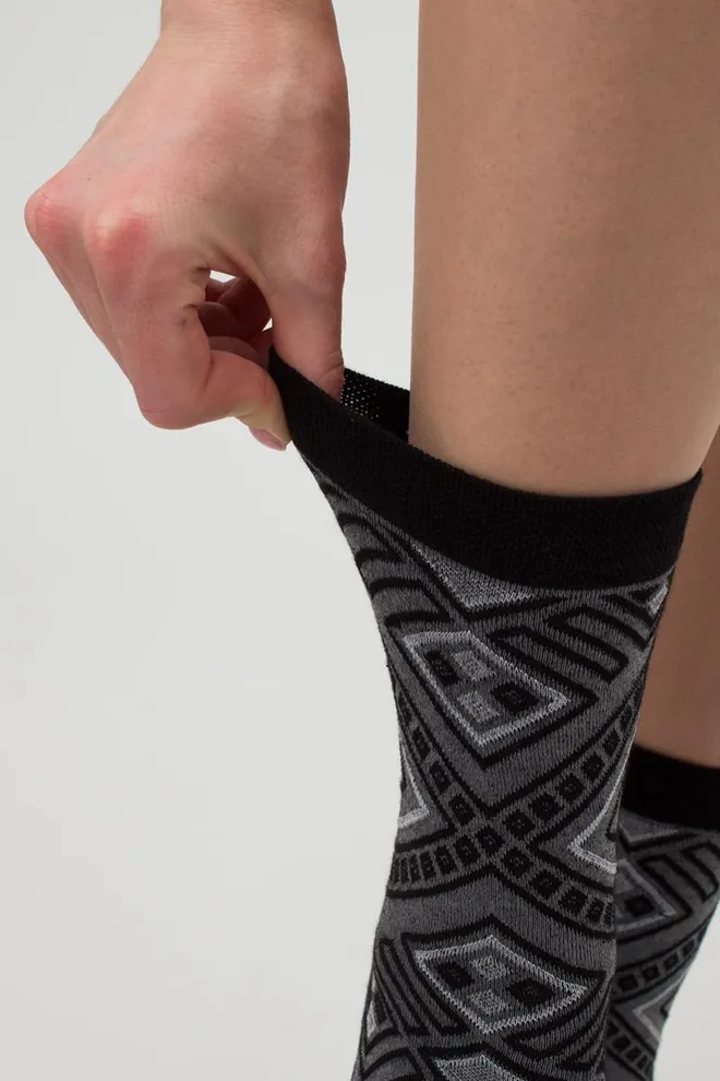 Носки женские классические с узором Ws3 Background 006 Giulia (black/steel)