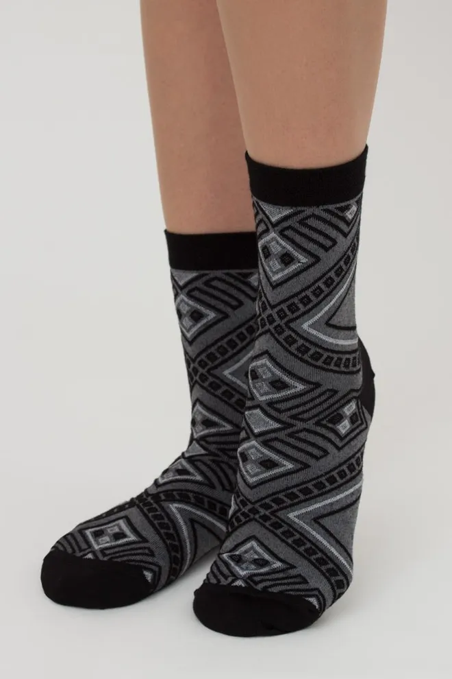 Носки женские классические с узором Ws3 Background 006 Giulia (black/steel)