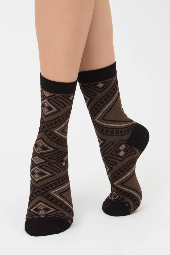 Жіночі високі шкарпетки з візерунком Ws3 Background 006 Giulia (black/bruno)