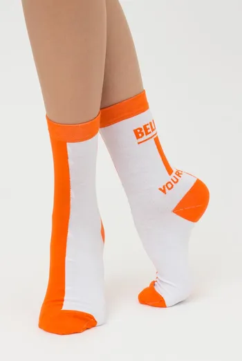 Носки женские высокие с надписью WS3 Text 001 Giulia (white/orange) Носки женские высокие с надписью WS3 Text 001 Giulia (white/orange)