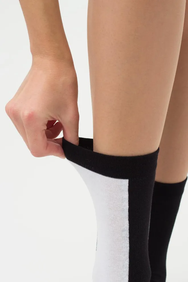 Носки женские высокие с надписью WS3 Text 001 Giulia (black/white)