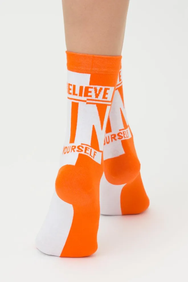 Носки женские высокие с надписью WS3 Text 001 Giulia (white/orange)