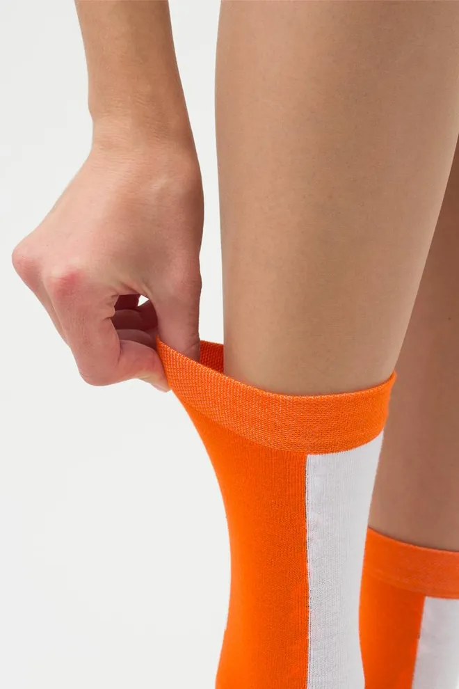 Носки женские высокие с надписью WS3 Text 001 Giulia (white/orange)