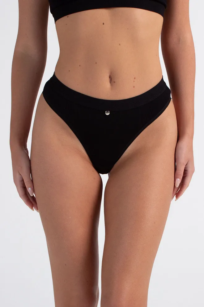 Хлопковые стринги в рубчик URBAN RIB 2115/60 Giulia (black), черный